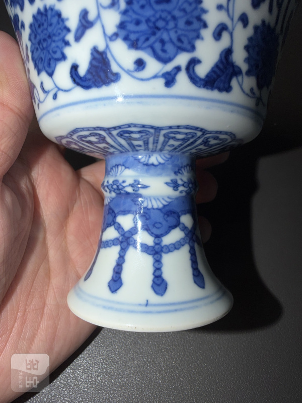 清道光 青花缠枝莲托梵文高足杯 - 图7